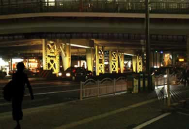 夜も漂うおもてなしの雰囲気