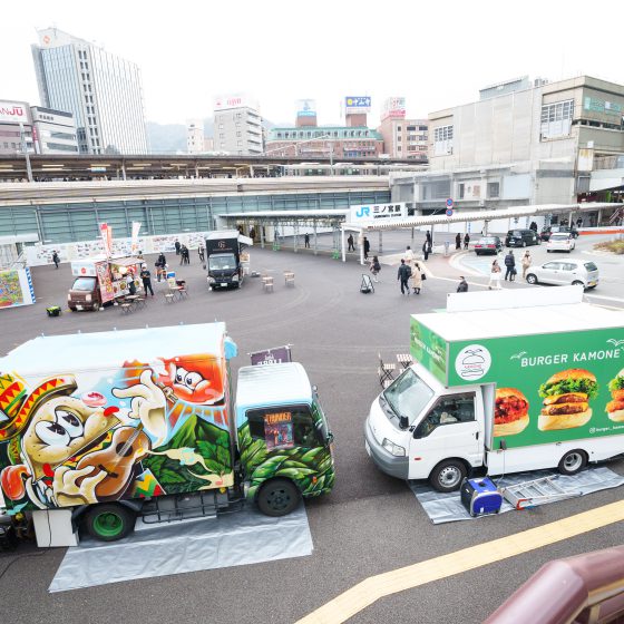 JR三ノ宮駅南側に期間限定広場「＆３PARK」がプレオープン